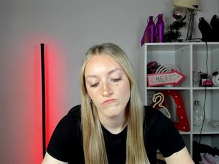 EvelynBlond26