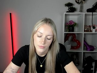 EvelynBlond26
