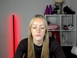 EvelynBlond26