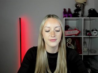 EvelynBlond26