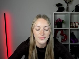 EvelynBlond26