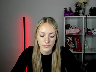 EvelynBlond26