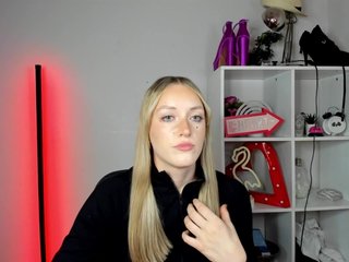 EvelynBlond26