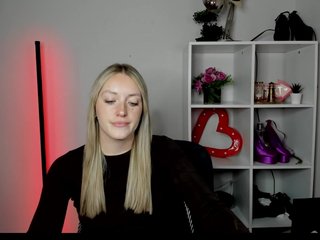 EvelynBlond26