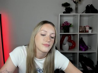 EvelynBlond26