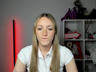 EvelynBlond26