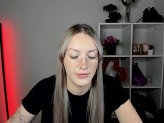 EvelynBlond26