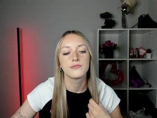 EvelynBlond26