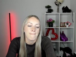 EvelynBlond26
