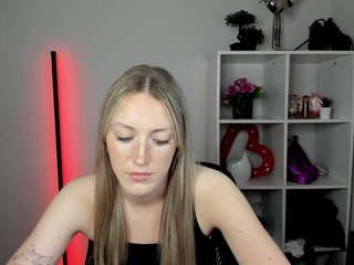 EvelynBlond26