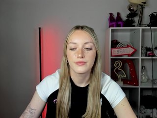 EvelynBlond26