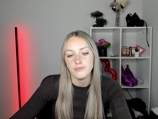 EvelynBlond26