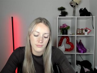 EvelynBlond26
