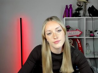 EvelynBlond26