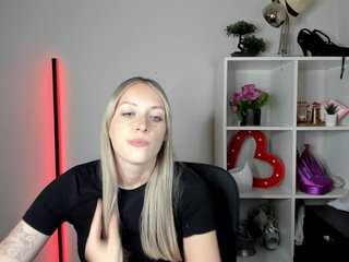EvelynBlond26