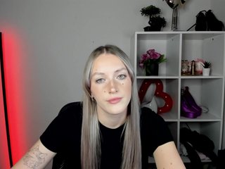 EvelynBlond26