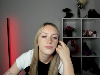 EvelynBlond26