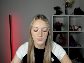 EvelynBlond26
