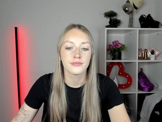 EvelynBlond26