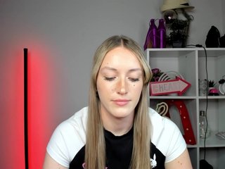 EvelynBlond26