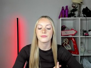 EvelynBlond26