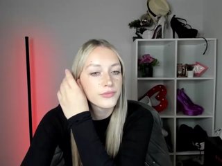 EvelynBlond26