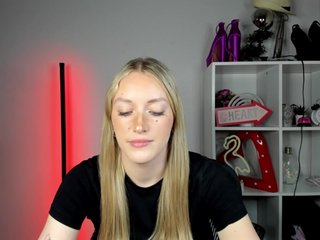 EvelynBlond26