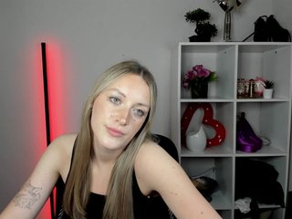 EvelynBlond26