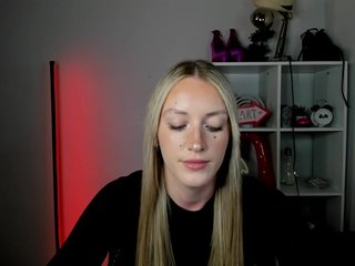 EvelynBlond26