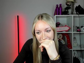 EvelynBlond26