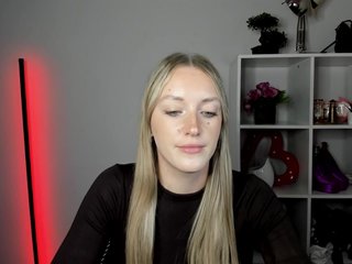 EvelynBlond26