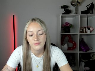 EvelynBlond26