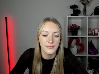 EvelynBlond26