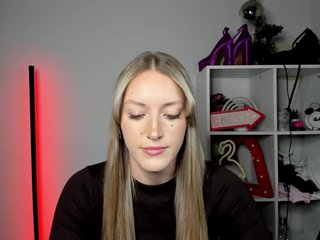 EvelynBlond26