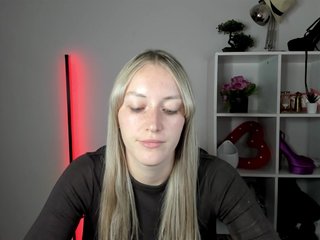 EvelynBlond26