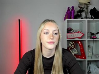 EvelynBlond26