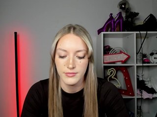 EvelynBlond26