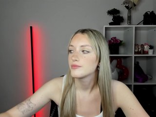 EvelynBlond26