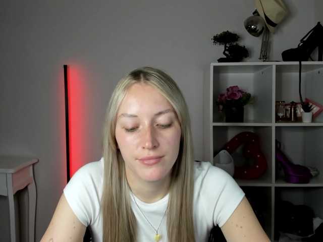 EvelynBlond26