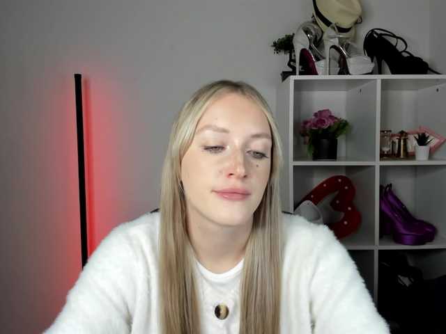 EvelynBlond26