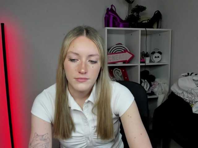EvelynBlond26