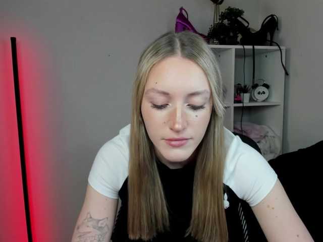 EvelynBlond26