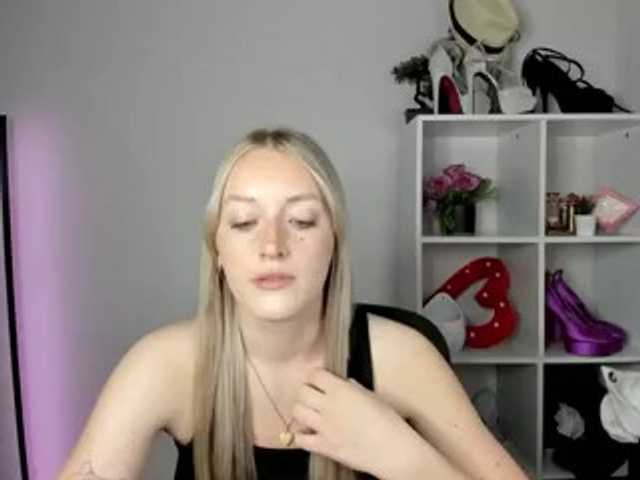 EvelynBlond26