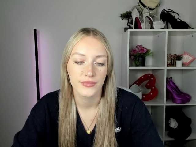 EvelynBlond26