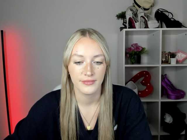 EvelynBlond26
