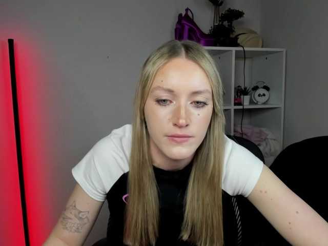 EvelynBlond26