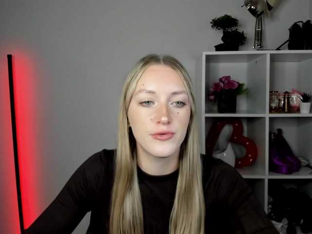 EvelynBlond live webcam show