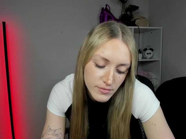 EvelynBlond26
