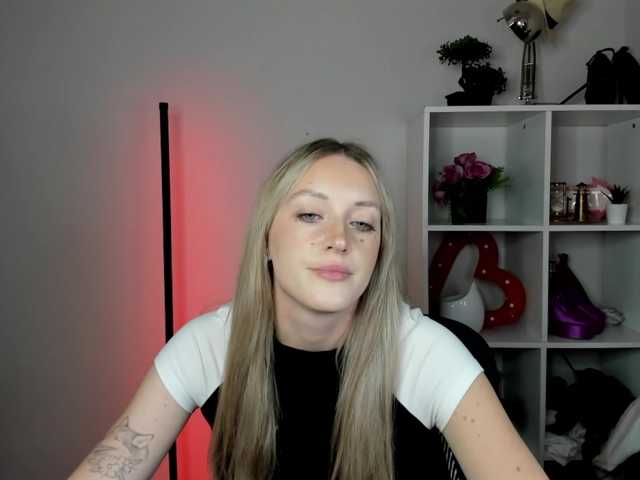 EvelynBlond26 live webcam show