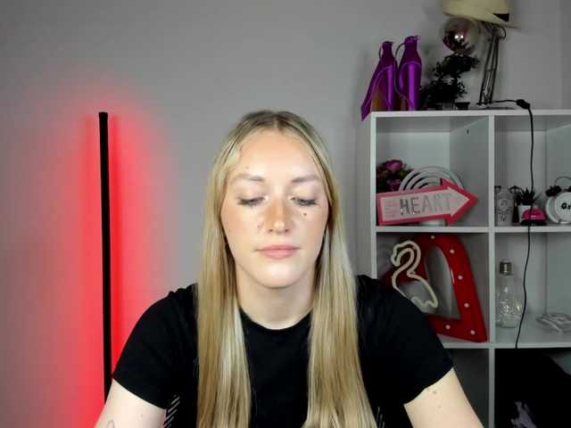 EvelynBlond26